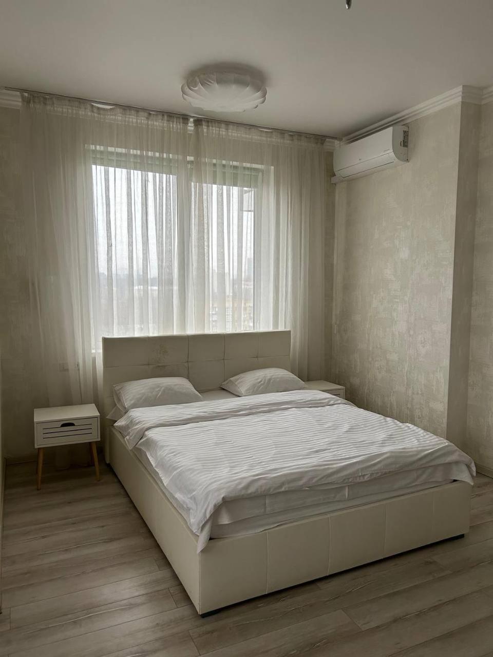 Apart Assistant On Smart Plaza Киев Екстериор снимка
